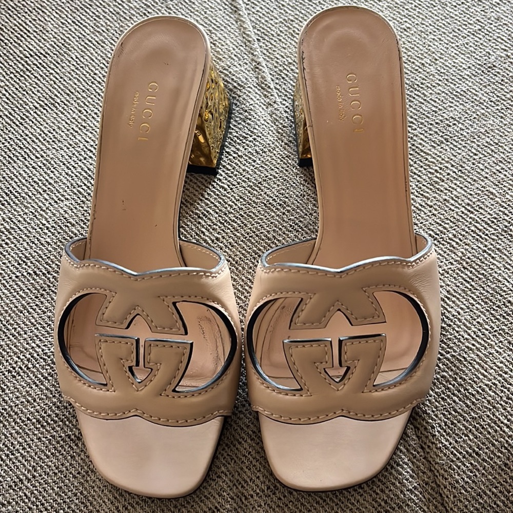 Athentic Gucci sandals. Beige. 35.5